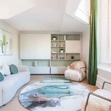 Stunning Heritage Cbd Apartment